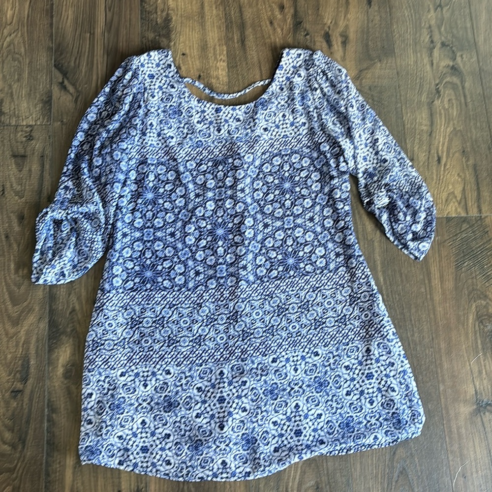 Blue and white dress size XL
